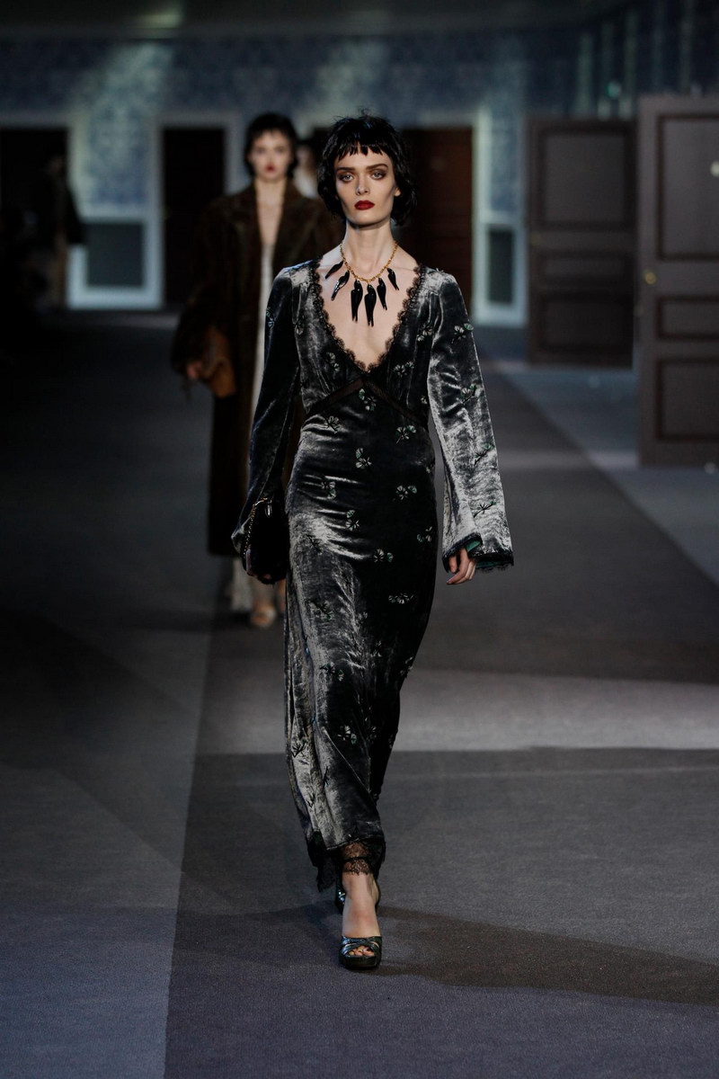 Louis Vuitton Fall 2013 Ready-to-Wear Fashion Show