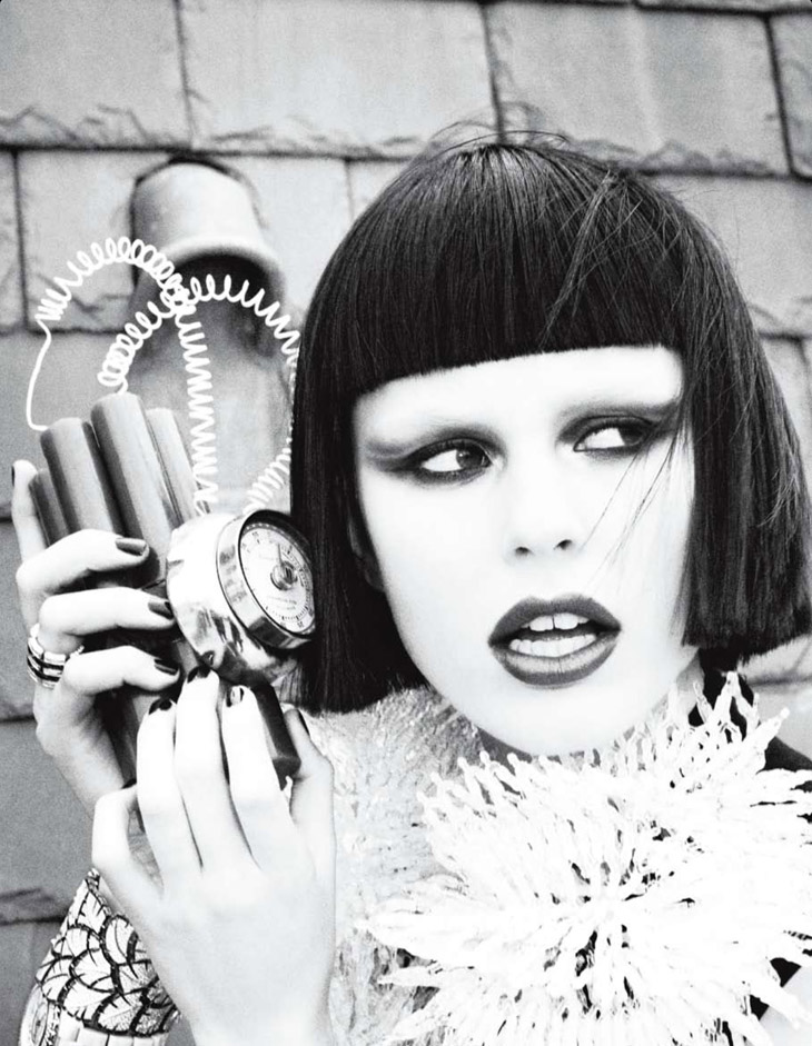 Makeup: Cathyanne Mac Allister Nails: Cristina Conrad - Numero-China-Ellen-von-Unwerth-13