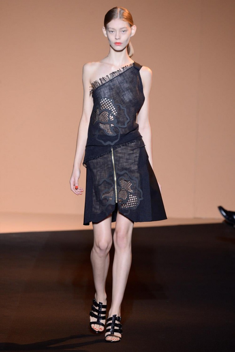 Roland Mouret SS15 01 (13)