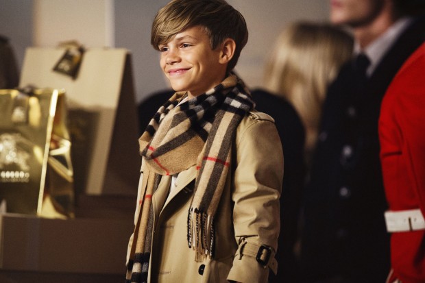 BURBERRY-FESTIVE-2014-(26)