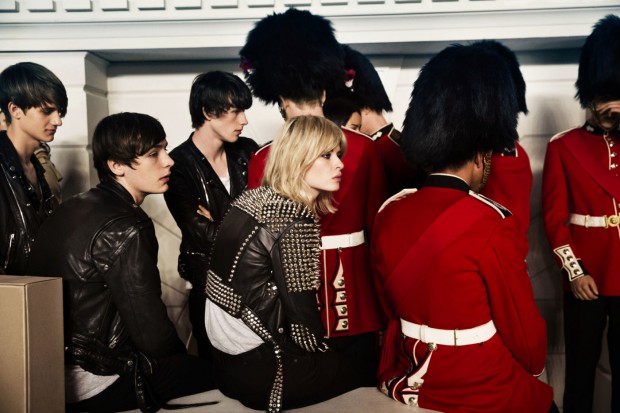 BURBERRY-FESTIVE-2014-(6)