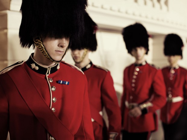 BURBERRY-FESTIVE-2014-(7)