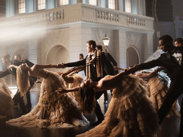 BURBERRY-FESTIVE-2014-(8)