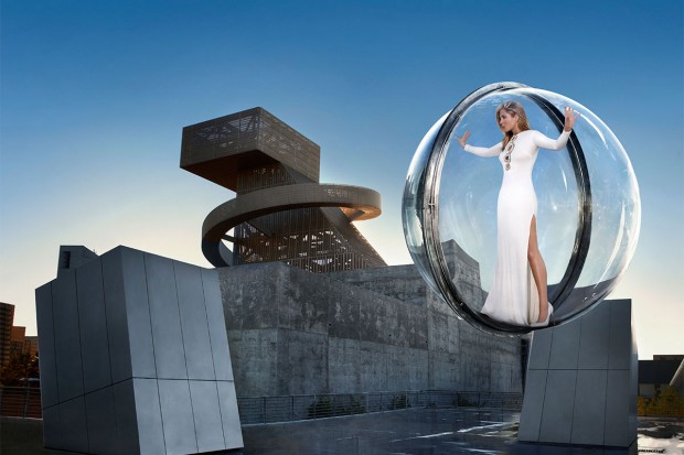 Jennifer-Aniston-Harpers-Bazaar-December-2014-05