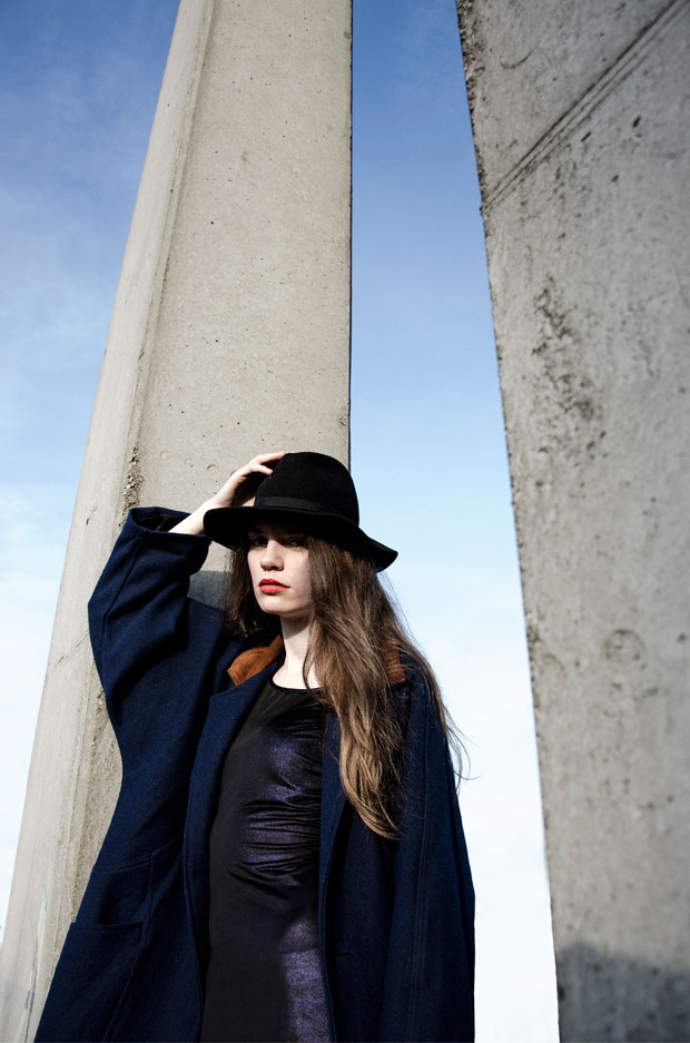 SHE-OR-SHE_SOMEONE-IS-LOOKING-FOR_EDITORIAL-(3)