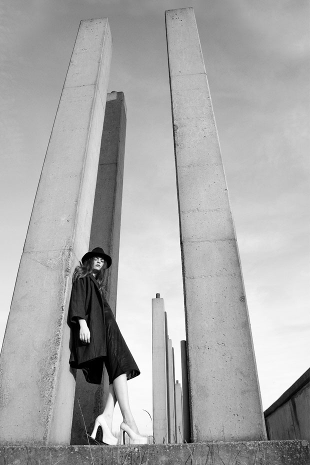 SHE-OR-SHE_SOMEONE-IS-LOOKING-FOR_EDITORIAL-(6)