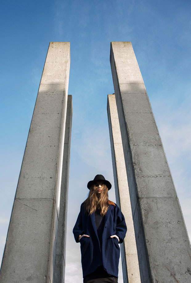 SHE-OR-SHE_SOMEONE-IS-LOOKING-FOR_EDITORIAL-(7)