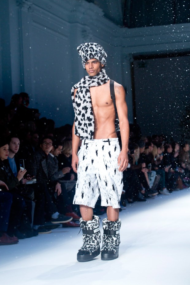 MoschinoFW15-22