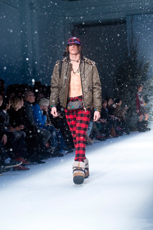 MoschinoFW15-54