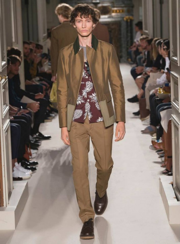 VALENTINO (52)