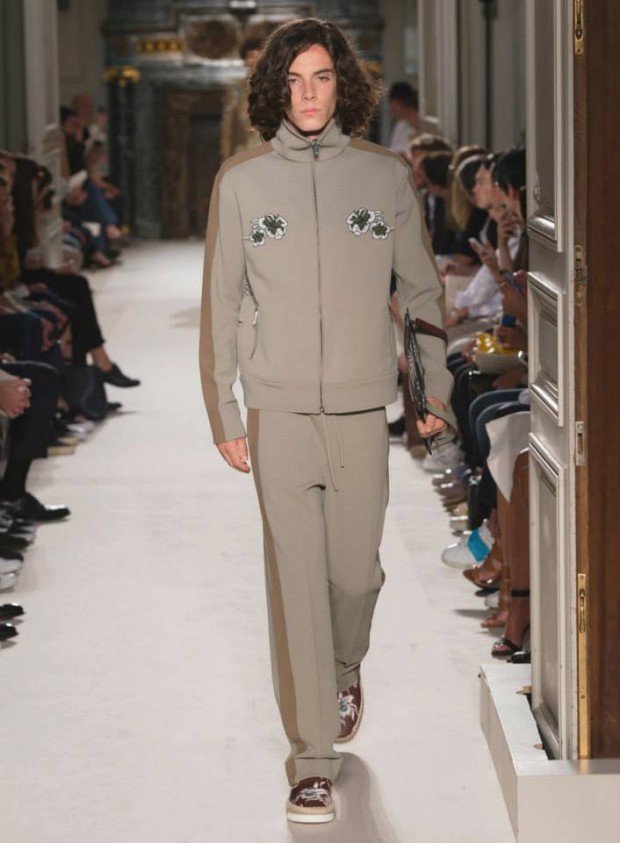 VALENTINO (68)