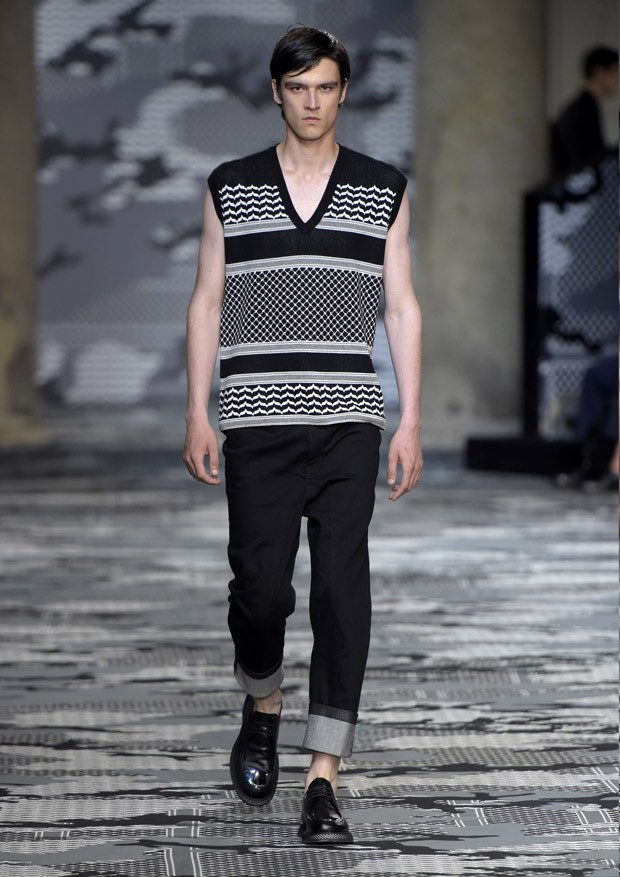 NeilBarrettSS16-07