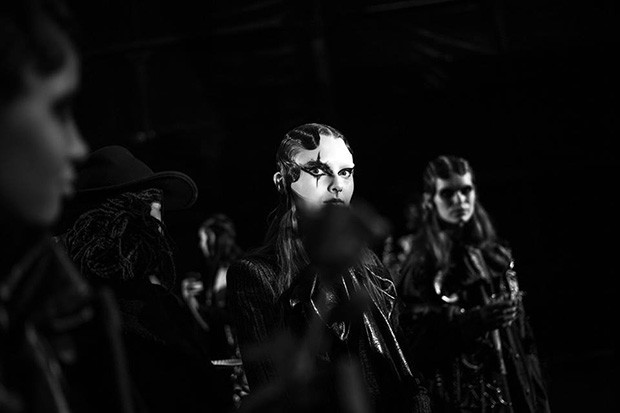 Marc-Jacobs-BTS-fw16-(12)