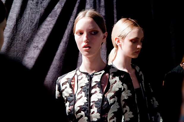 Yigal Azrouël-backstage (14)