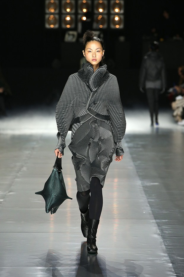 Issey-Miyake-fw16-(23)