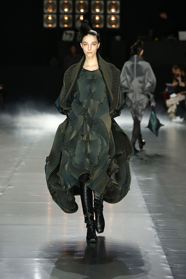 Issey-Miyake-fw16-(25)