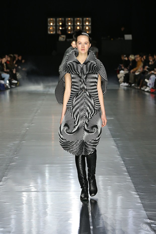 Issey-Miyake-fw16-(37)