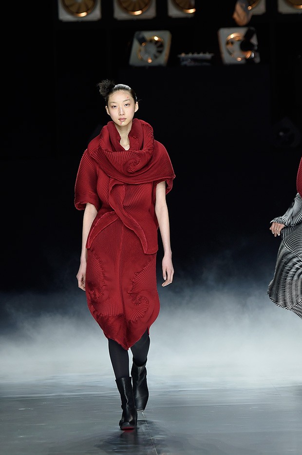 Issey-Miyake-fw16-(41)