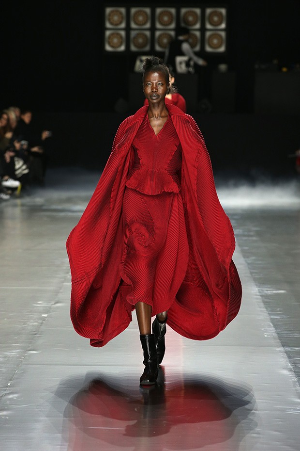 Issey-Miyake-fw16-(42)