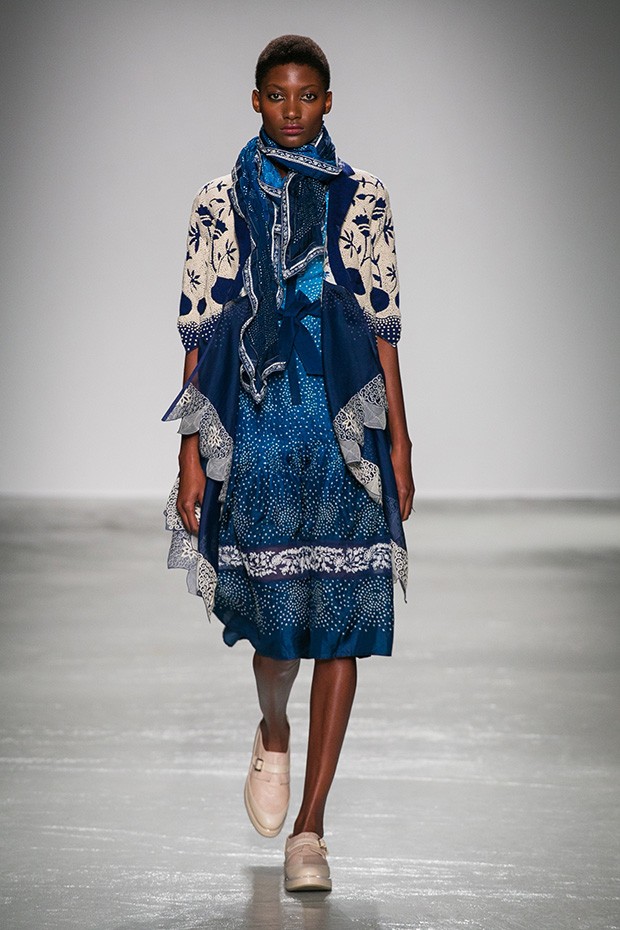 Rahul-Mishra-fw16-(6)