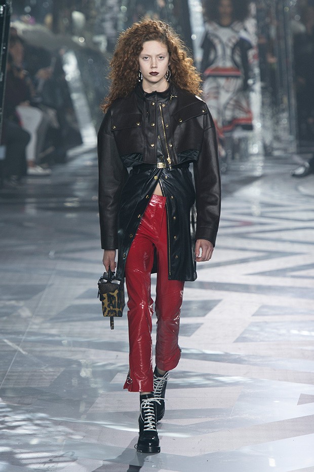 Louis Vuitton Fall 2016 Ready-to-Wear Fashion Show