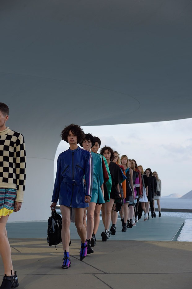 LouisVuitton2017Cruise-53