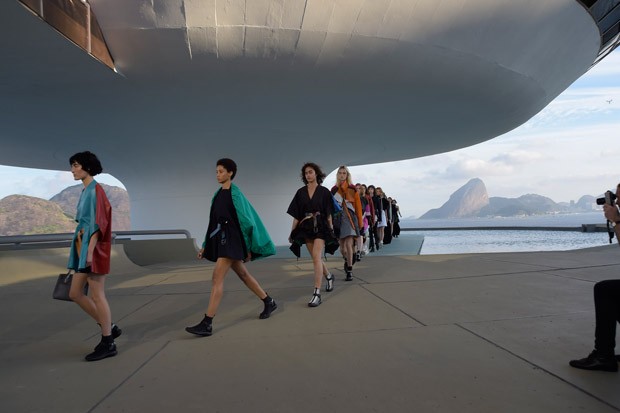 LouisVuitton2017Cruise-54