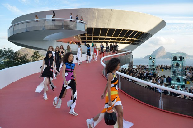LouisVuitton2017Cruise-55