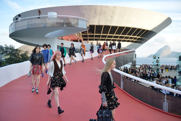 LouisVuitton2017Cruise-57