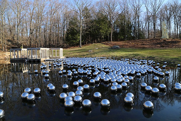 yayoi-kusama-narcissus-garden--designscene-(3)