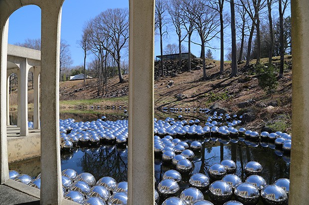 yayoi-kusama-narcissus-garden--designscene-(5)