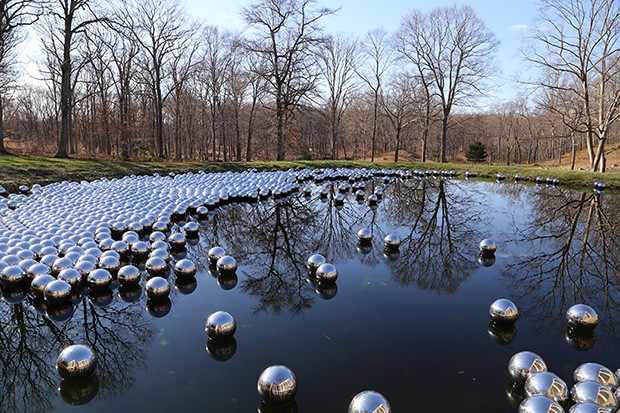 yayoi-kusama-narcissus-garden--designscene-(6)