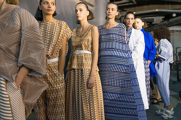 issey-miyake-backstage-1