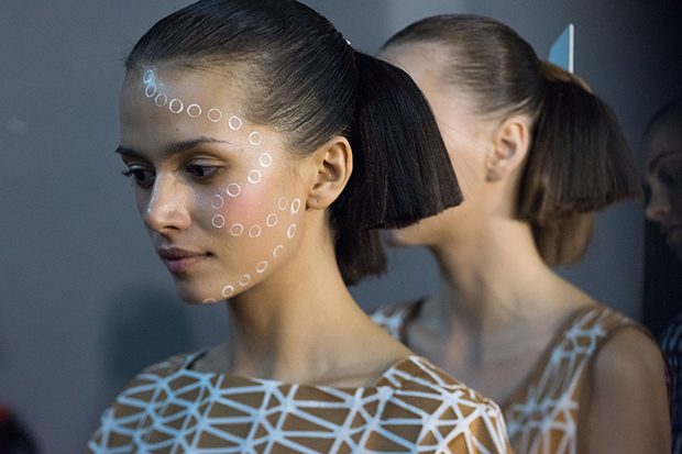 issey-miyake-backstage-19