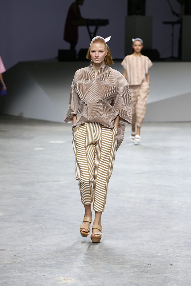 issey-miyake-ss17-pfw-20