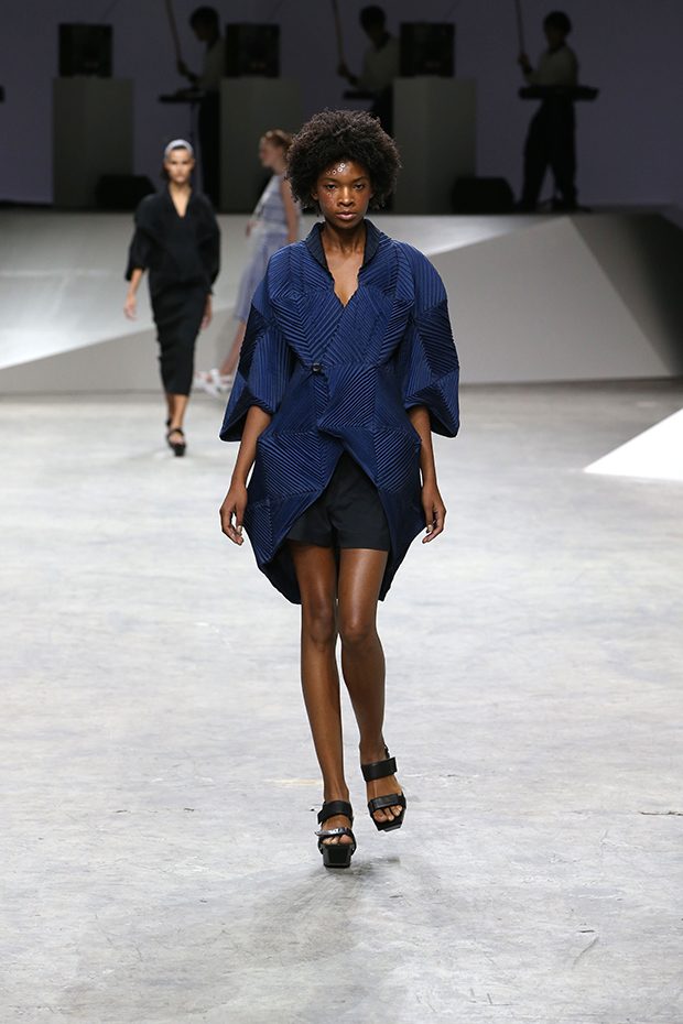 issey-miyake-ss17-pfw-30