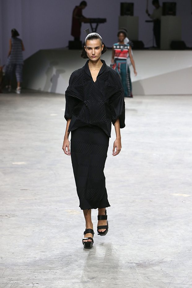 issey-miyake-ss17-pfw-31