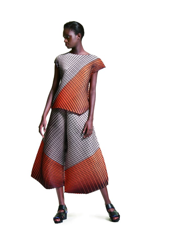 PLEATS PLEASE ISSEY MIYAKE