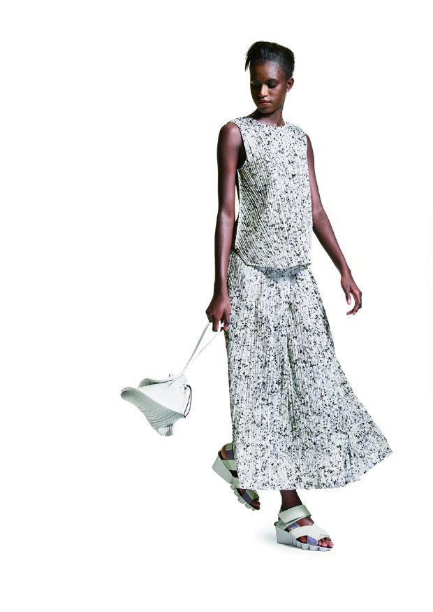 PLEATS PLEASE ISSEY MIYAKE