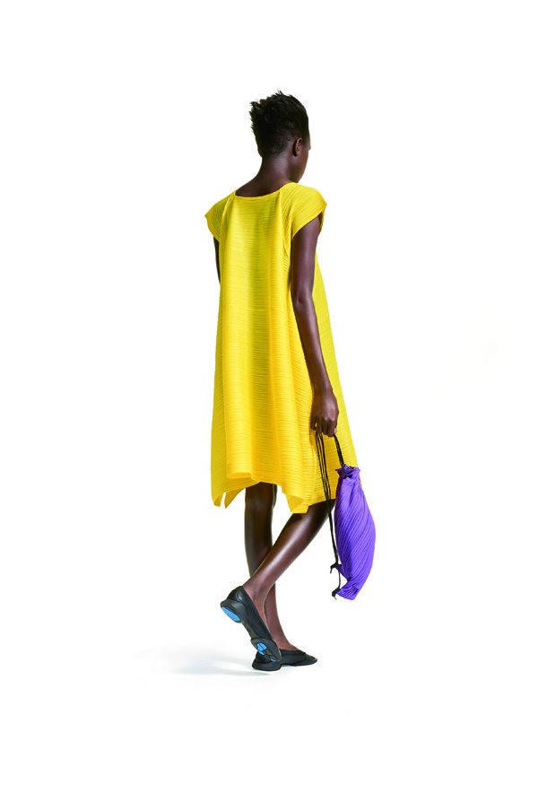 PLEATS PLEASE ISSEY MIYAKE