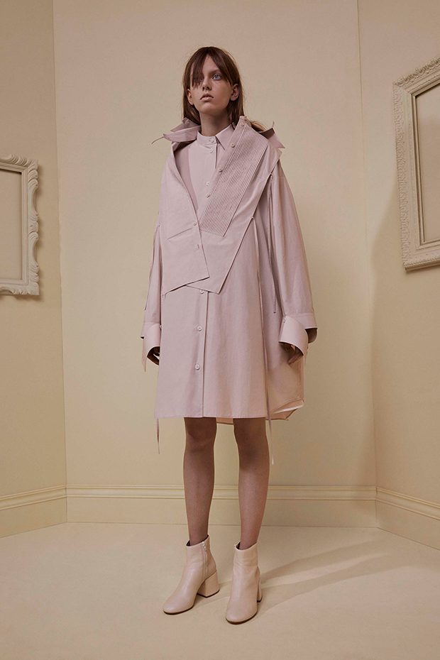 MM6｜FASHION PROPS (SM6UQ0057 P6469 950) MM6 Maison Margiela Pre-Fall 2025 Collection | Vogue