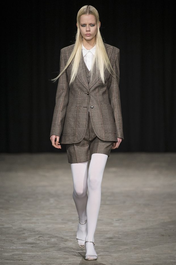 Veronique-Branquinho_AW17_01-