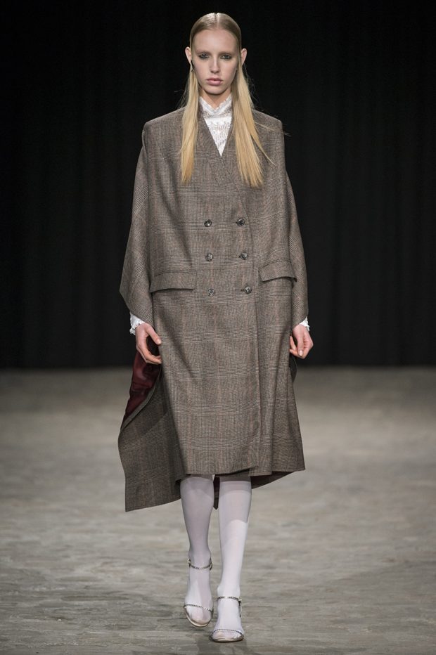 PFW: VERONIQUE BRANQUINHO Fall Winter 2017.18 Collection