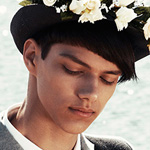 LINKS: Maria Budtova, Naomi Campbell, The Courteeners