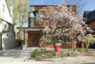 Crescent Road House by Superkul Inc.