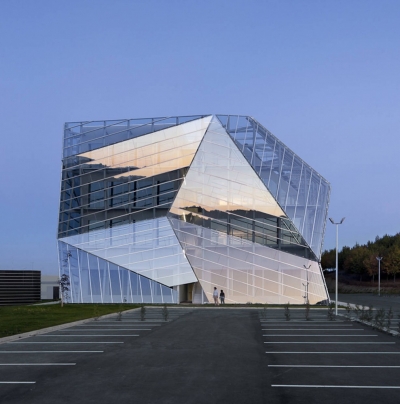 E8 Building by Coll-Barreu Arquitectos