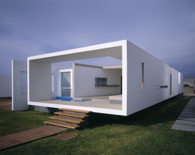 House in Las Arenas by Javier Artadi