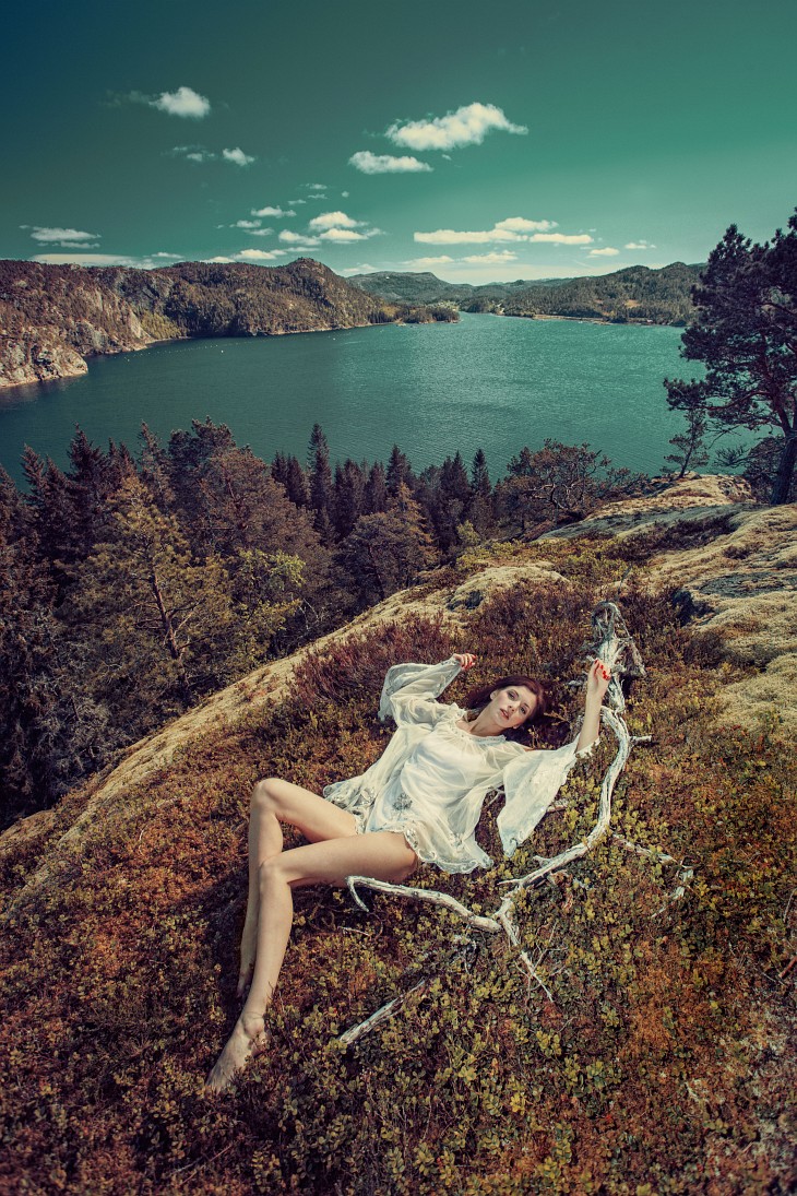 https://www.designscene.net/wp-content/uploads/2013/03/Iwona-Sirow-Michal-Jasiocha-Mojlo-11.jpg