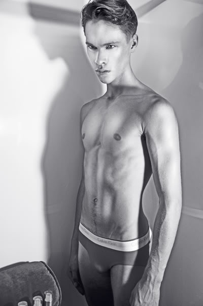 DS LINK TIME: Ian Cole, Leighton Meester, Pierre Cardin and more.