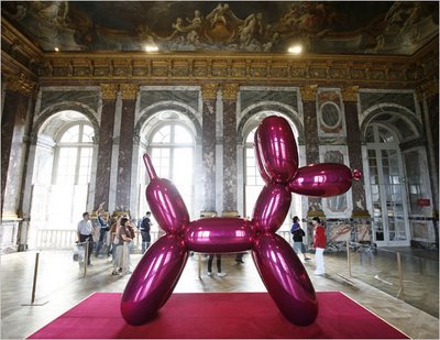 Koons Invasion At Versailles